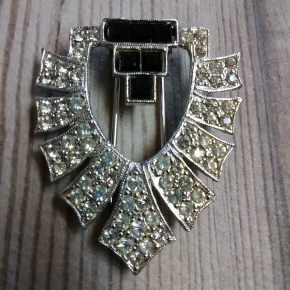 Jewelry - Kenneth Lane fur clip all rhinestones present